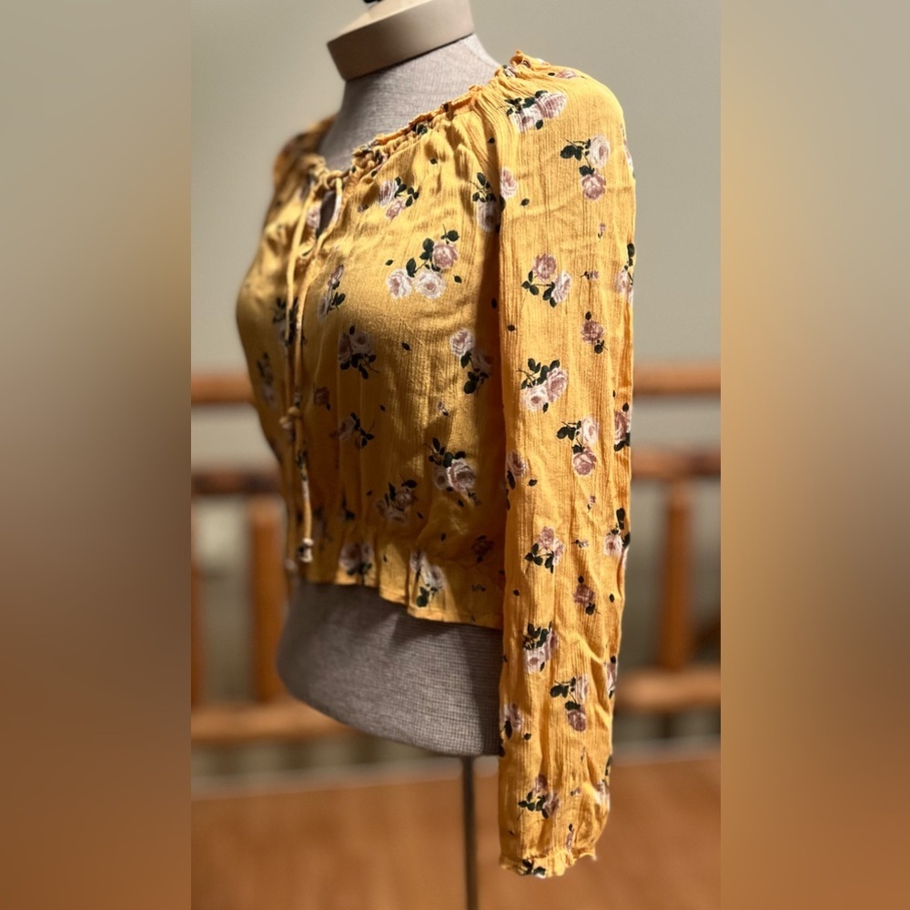 🌼 Hollister Yellow Floral Peasant Blouse – Size Small 🌼 - Picture 3 of 7